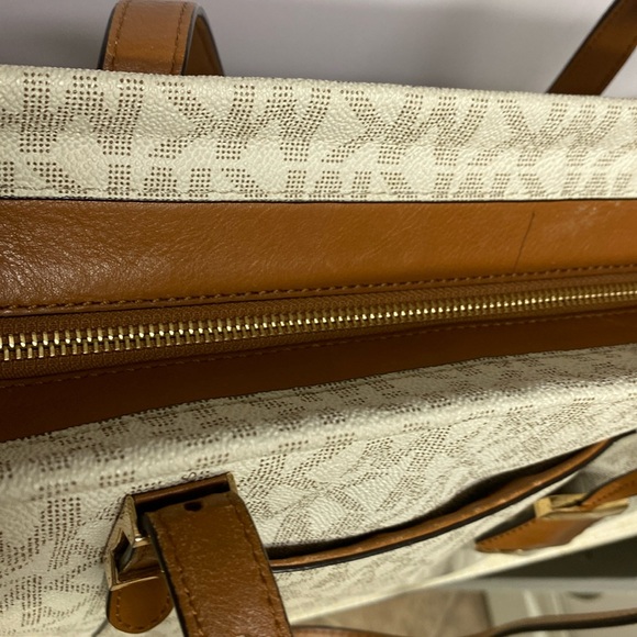 🔥Sale🔥Michael Kors Darien medium tote - Picture 9 of 16